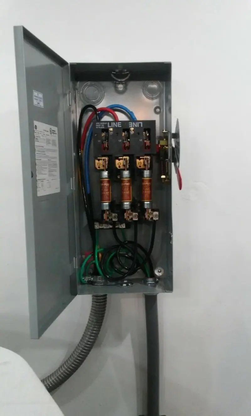 Three-phase disconnect switch installed for Smoke Detector Installation in Youngsville